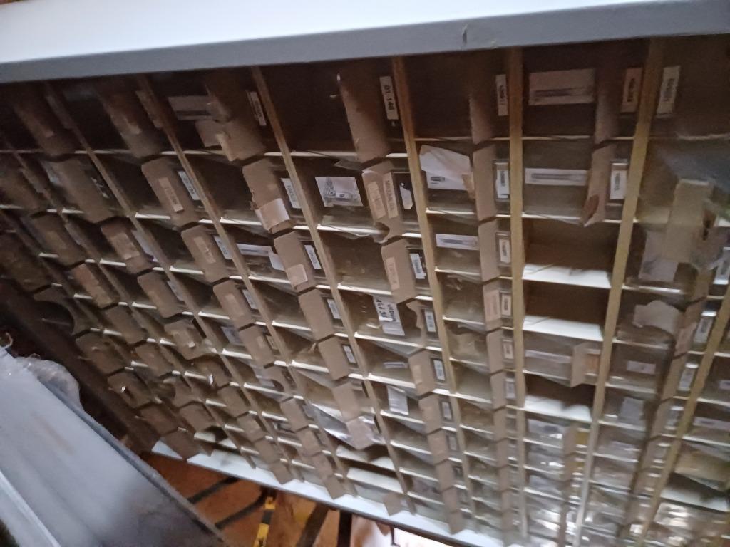 Armoire a casier pour visserie, Ophalen, Gebruikt