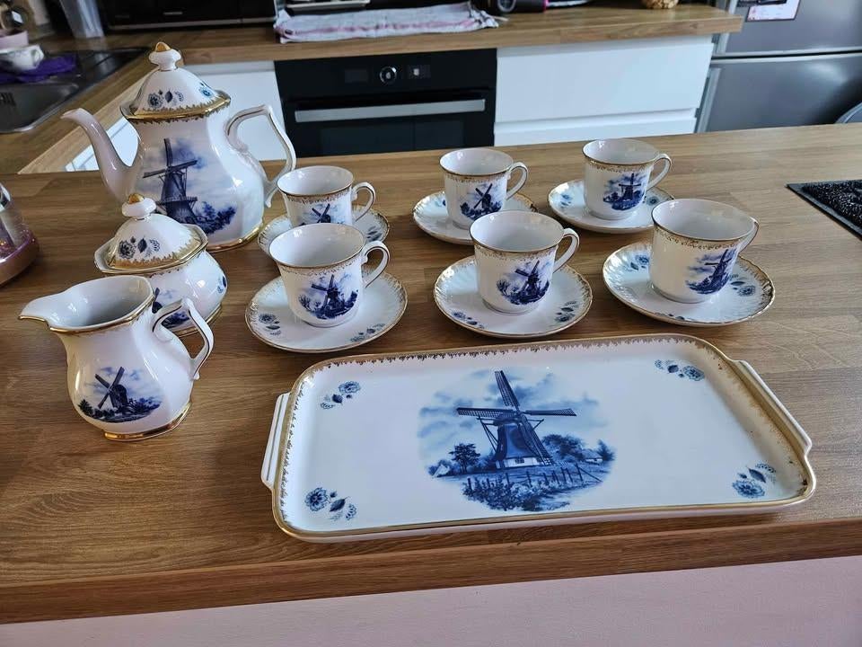 Service à café Avec 6 tasses et sous tasses, Antiquités & Art, Enlèvement