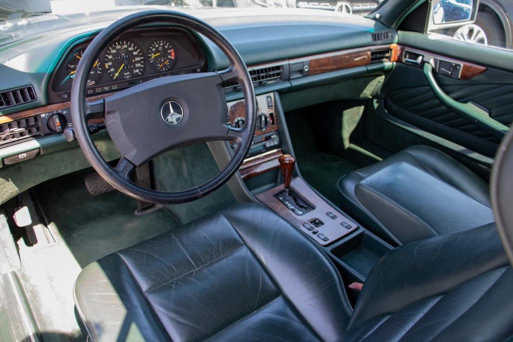 Mercedes-Benz 420 SEC 4.2 V8 16 V automatique Coupé/Oldtimer, Autos, Cuir, https://public.car-pass.be/vhr/cc206531-4f61-45bc-adba-7276279869d4