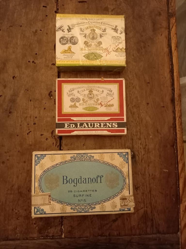 Antieke sigarettenpakjes