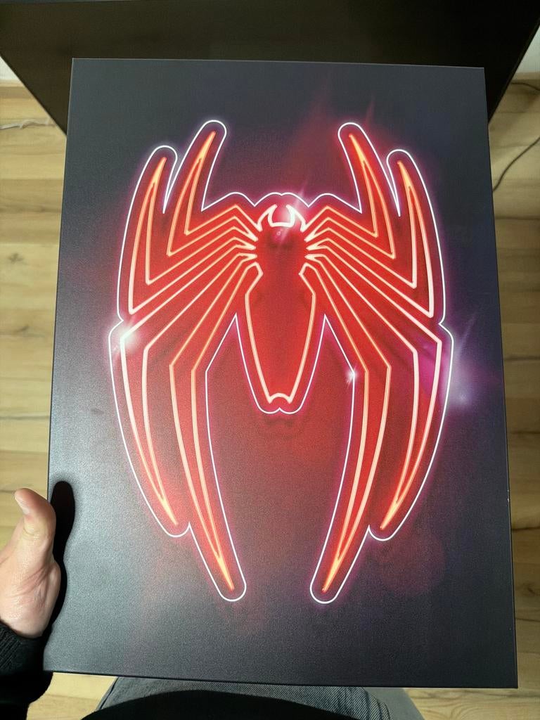 Spider-Man Neon tentoonstellen, Ophalen