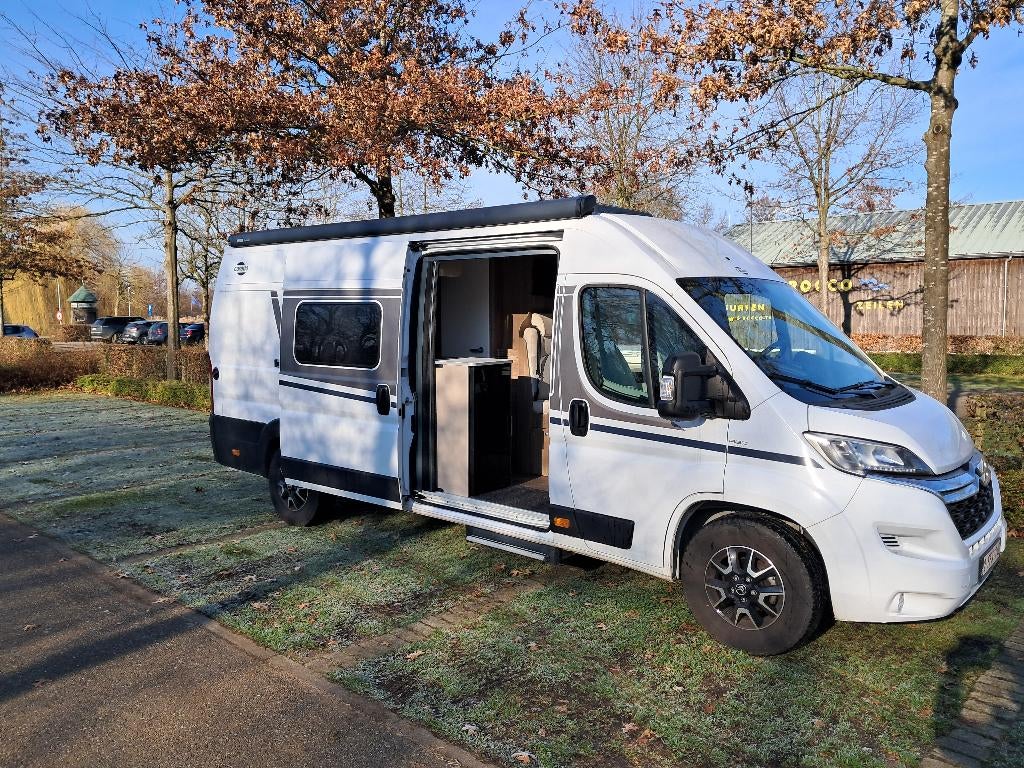 Te koop! Campervan 2024  Carado 640 Pro, nieuw staat !, Marchepied électrique, Jusqu'à 4, 6 à 7 mètres, Siège standard
