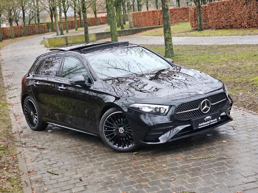 Mercedes A klasse a180 |PANO |360CAMERA |19INCH VELGEN |AMG, Auto's, Mercedes-Benz, USB, 140 g/km, Alcantara, Zwart