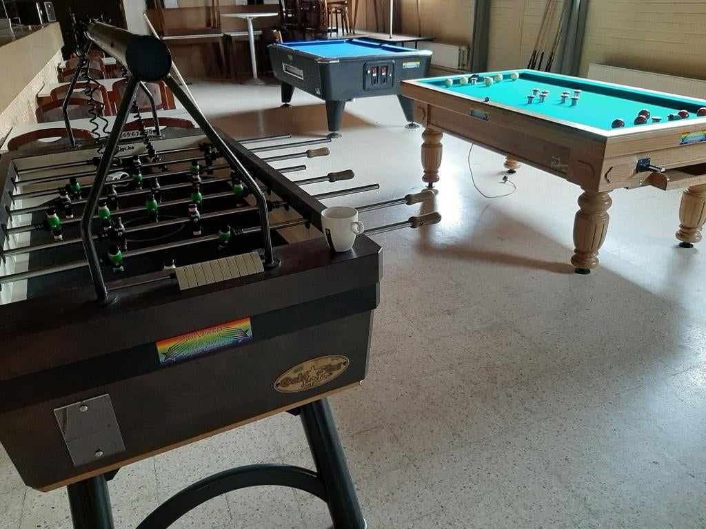 Zoekt u een biljart of tafelvoetbal ?, Sports & Fitness, Enlèvement ou Envoi, Comme neuf, Table de billard