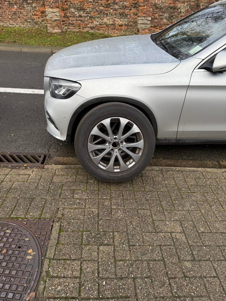 Pneus d’hiver jantes  mercedes glc et chaines, Autos : Pièces & Accessoires, Pneus & Jantes, Pneus et Jantes, Pneus hiver, 18 pouces