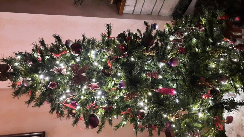 Kerstboom 1.80m kompleet en kerststal, Ophalen, Zo goed als nieuw