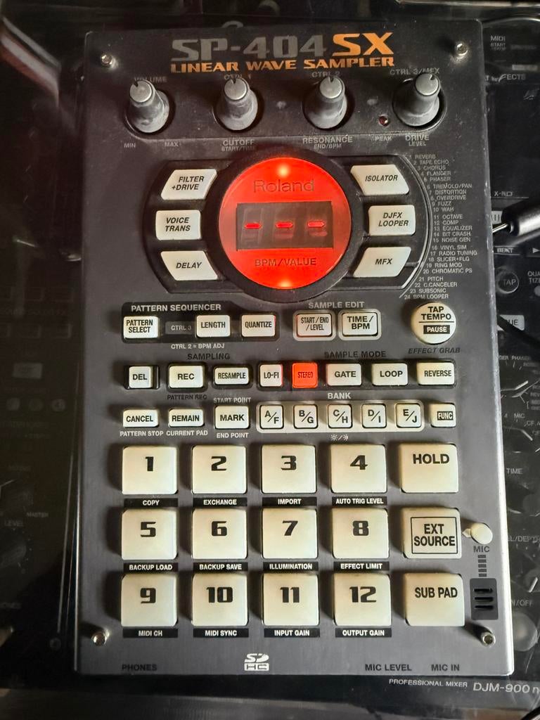 Roland sp-404sx, Muziek en Instrumenten, Samplers, Ophalen, Zo goed als nieuw