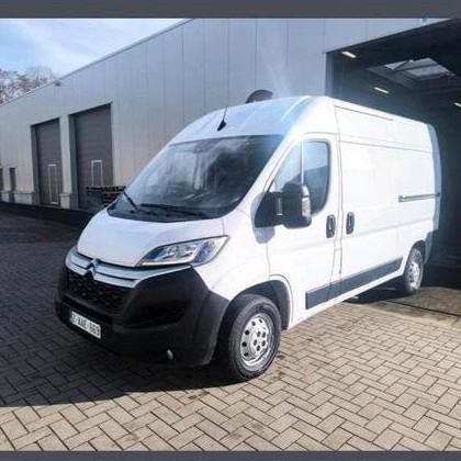 75€/jour. 350 €/semaine à partir de 650 €/mois, 1000 €/premi, Achat, Euro 6, Entreprise, Boîte manuelle