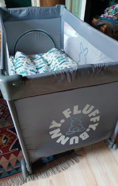Babybed met extra matras en dekbed., Ophalen, Gebruikt, Matras