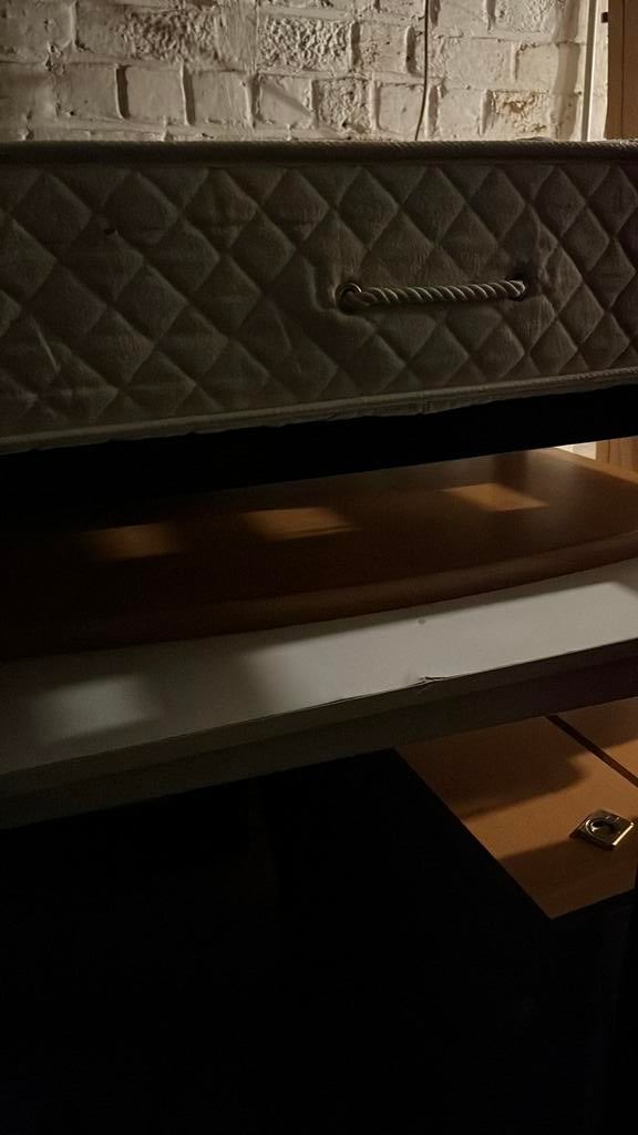 Lit bateau enfant et table nuit, Matelas, 85 à 100 cm, Enlèvement, Utilisé