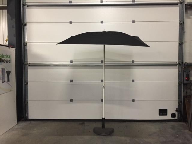 (56) parasols diameter 300 cm met zijn voet, Ophalen, Nieuw