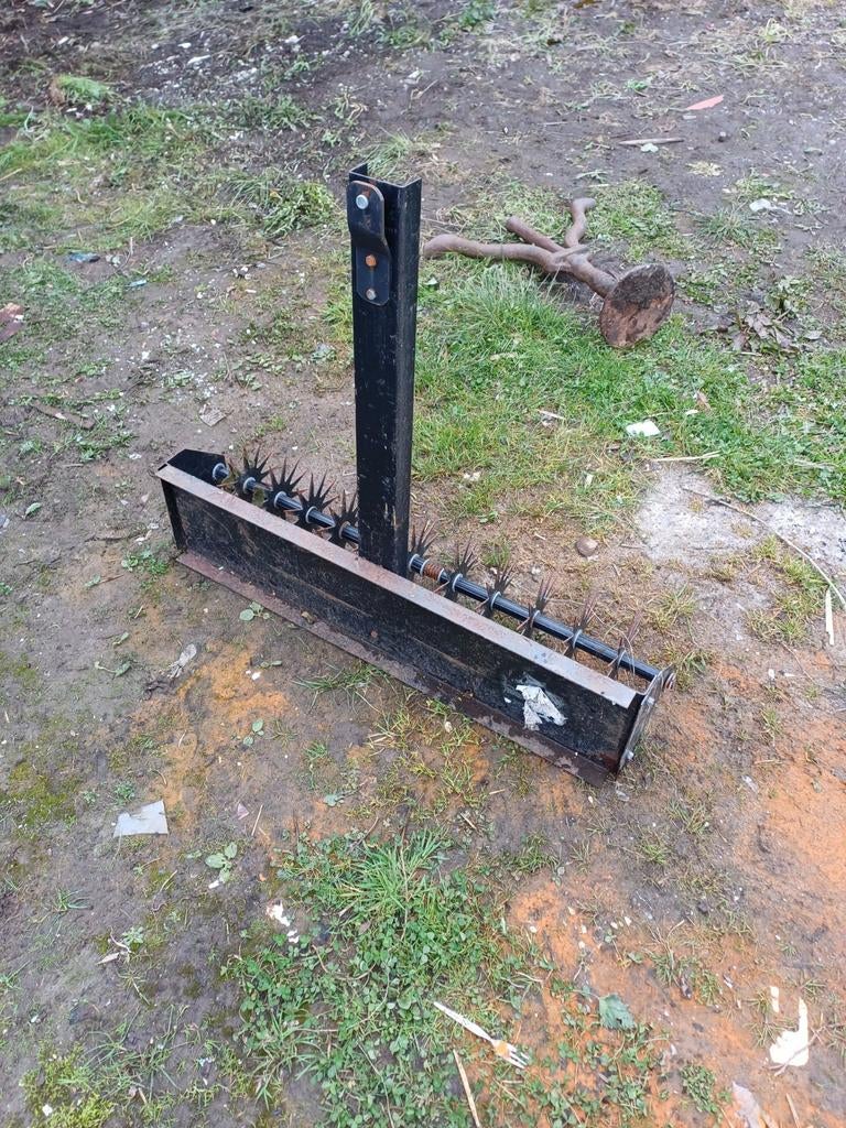 Aérateur de gazon tractable