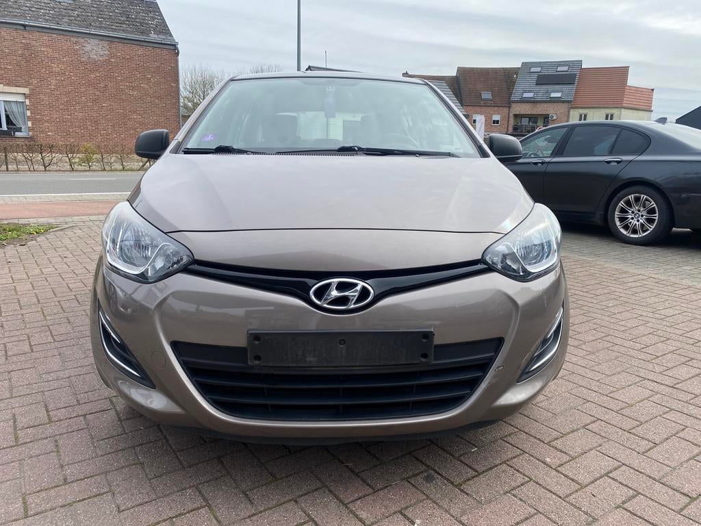 Hyundai i20 1.2 - BENZINE - VOORCAMERA - 110.000km - 2013, Auto's, Hyundai, Stof, Bruin, 1198 cc, Bedrijf