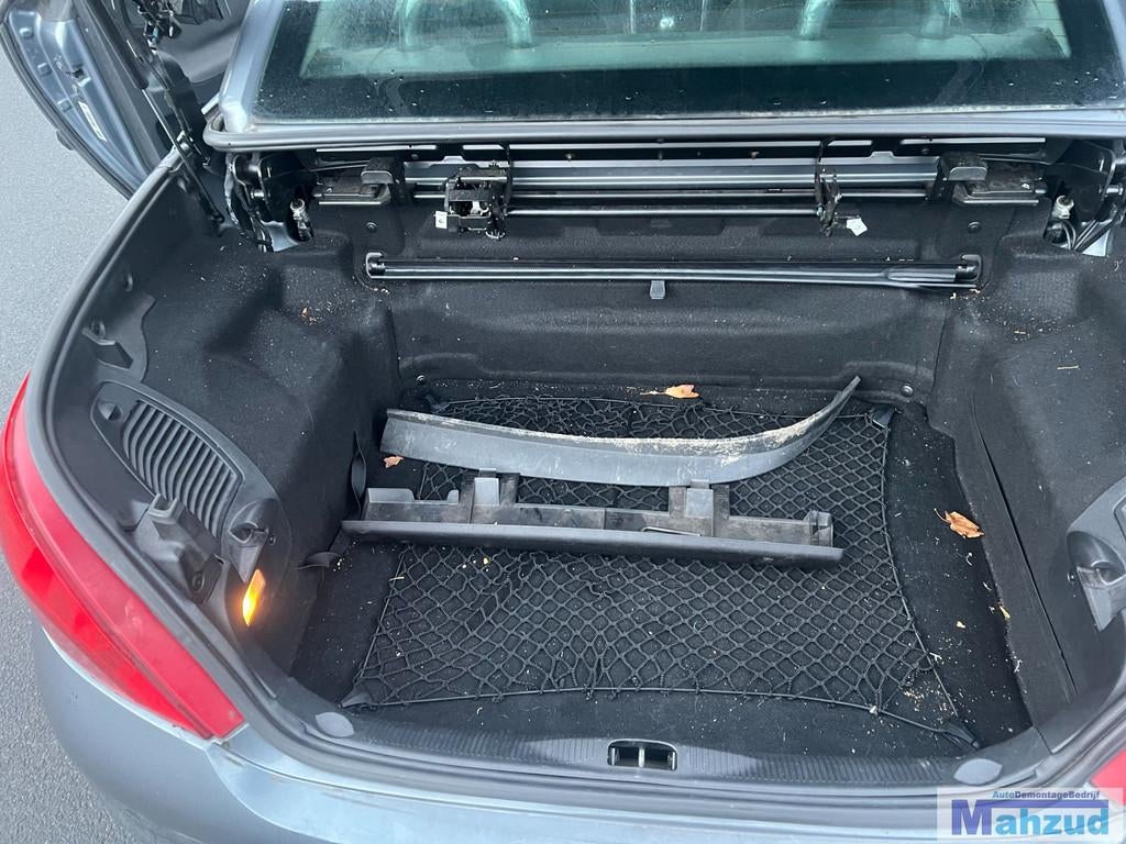 PEUGEOT 207CC kofferbak delen rolhoes mat thuiskomer dakpomp, Taurusavenue 1
2132 LS  Hoofddorp, NL, Gebruikt, Contact.group@renault.com