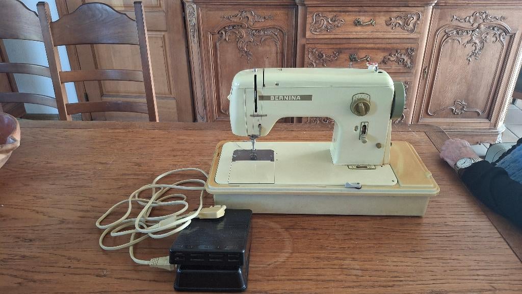 Vintage Bernina Minimatic naaimachine – Zwitserse kwaliteit, Hobby en Vrije tijd, Ophalen, Naaimachine, Bernina