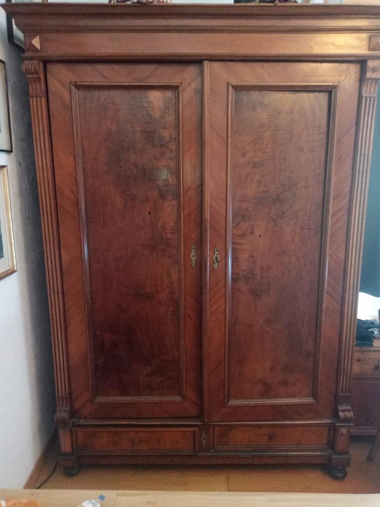 garde robe ancienne, Avec espace de penderie, 150 à 200 cm, Enlèvement, Utilisé