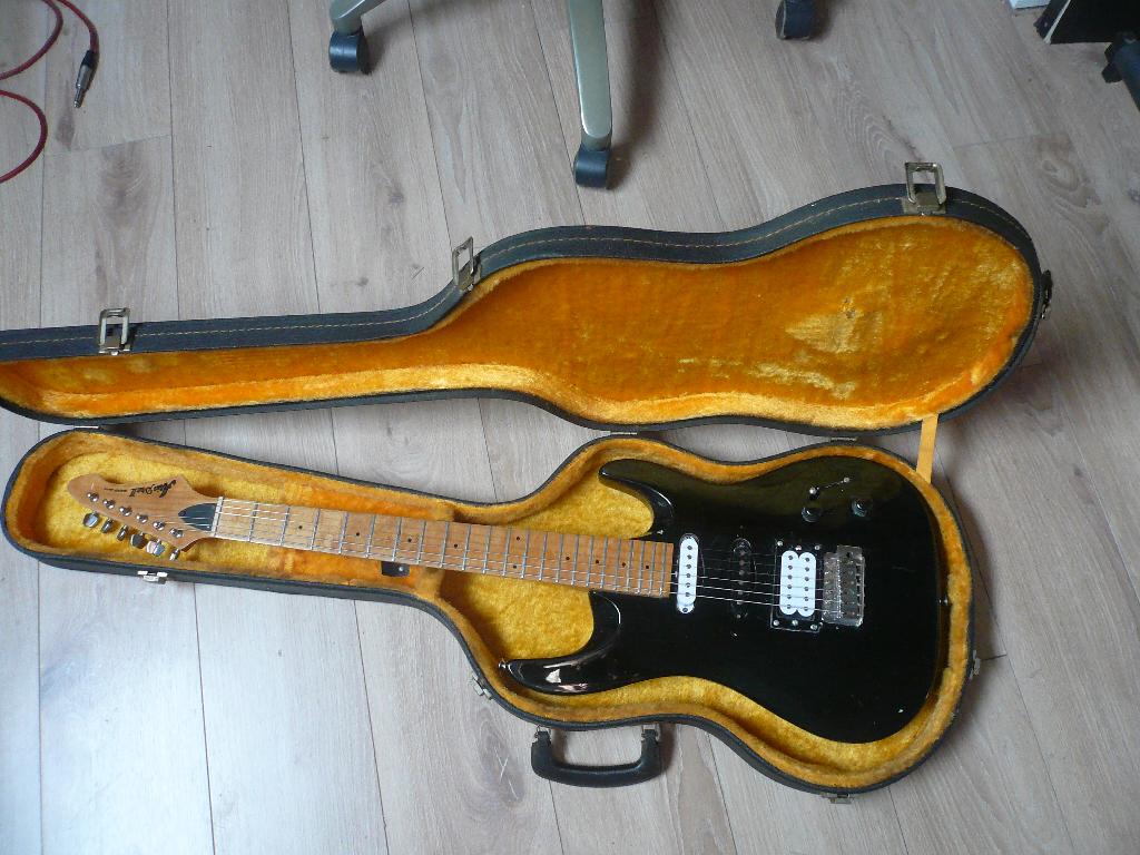 ARIA PRO II avec caisse., Muziek en Instrumenten, Ophalen, Gebruikt, Solid body