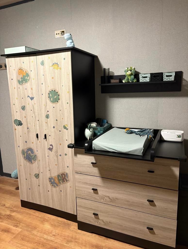 Volledige babykamer! Vanaf half april beschikbaar, Kinderen en Baby's, Ophalen, Zo goed als nieuw, Commode
