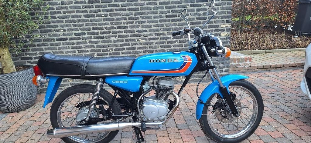 JE RECHERCHE : SIÈGE D'ORIGINE POUR HONDA CB50J DE 1978, Motos