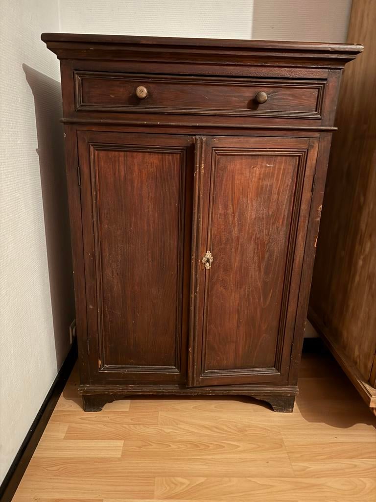 Petit meuble en bois massif – Prix à discuter, Antiquités & Art, Antiquités | Meubles | Armoires, Enlèvement