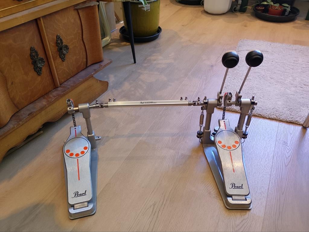 Pearl P-932 Demonator dubbel basdrum pedaal, Muziek en Instrumenten, Drumstellen en Slagwerk, Ophalen of Verzenden, Zo goed als nieuw