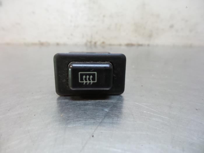 Verwarmingsschakelaar Achterruit van een Mitsubishi Pajero (, Auto-onderdelen, Dashboard en Schakelaars, Mitsubishi, Gebruikt