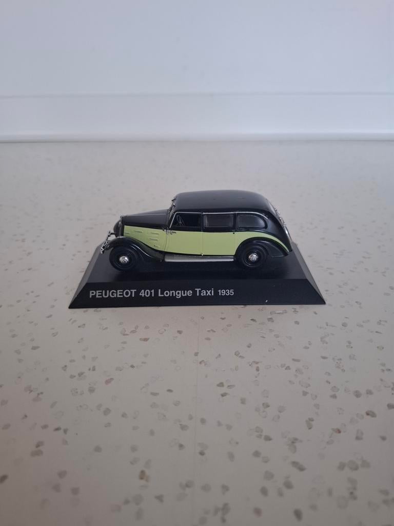Modèle de voiture Peugeot 401 longue Taxi 1935, Enlèvement