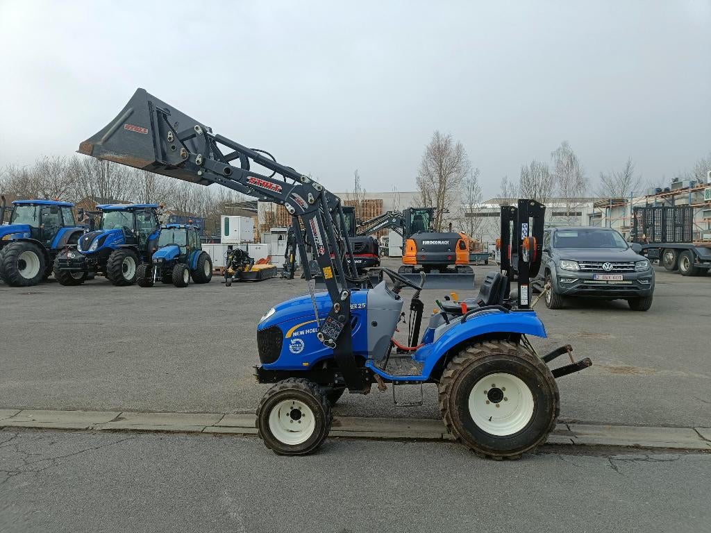 New Holland Boomer 25 met stoll FC250p, Zakelijke goederen, Landbouw | Tractoren, Gebruikt, Tot 80 Pk, New Holland, 250 tot 500 cm