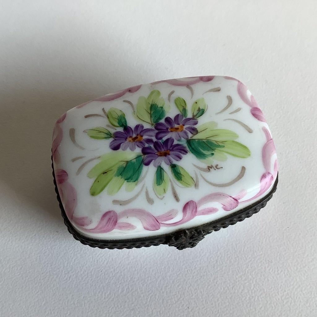 Boîte à pilules Limoges peinte à la main, Antiquités & Art, Enlèvement ou Envoi