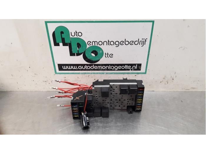 Boîte à fusibles d'un Volvo S80, -, 3 mois de garantie, -, -