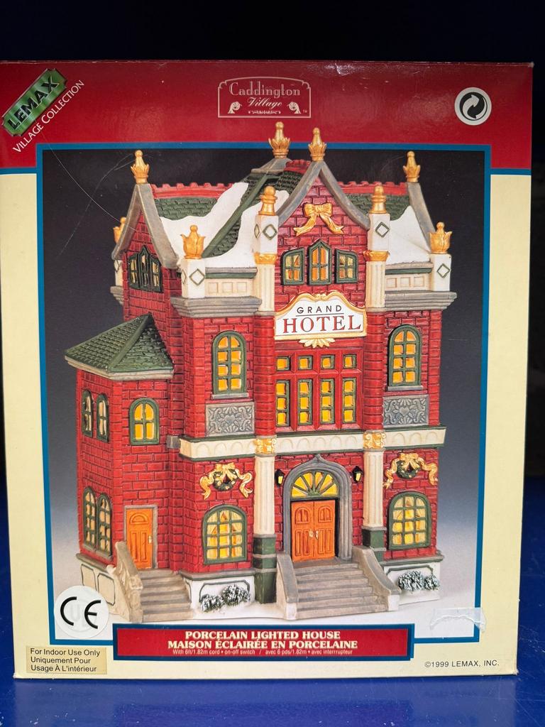 Lemax “Grand Hotel” verlicht kersthuis (Caddington Village), Diversen, Kerst, Ophalen of Verzenden, Zo goed als nieuw