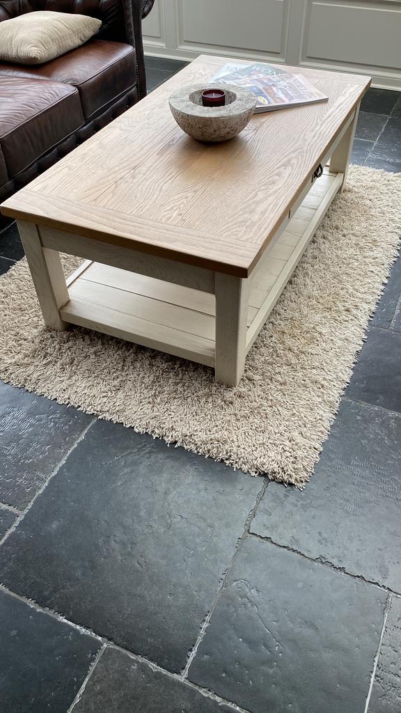 Massief eiken tafeltje, Ophalen, Zo goed als nieuw