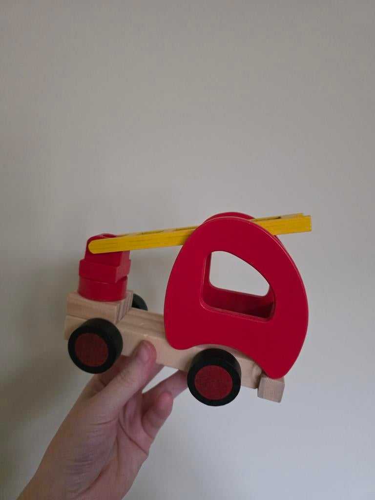 Houten brandweer auto, Ophalen of Verzenden, Zo goed als nieuw, Duw- of Trekspeelgoed