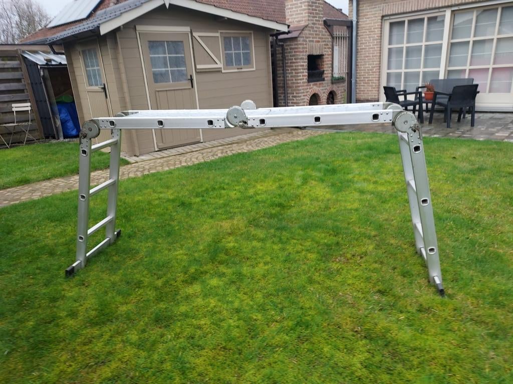 Plateforme de travail multifonctionnelle et échelle 3m55, Bricolage & Construction, Enlèvement, Échelle