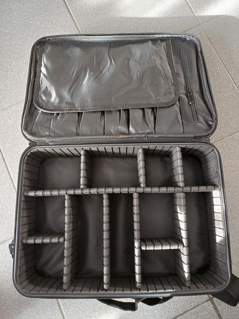 Tas voor nagelspullen/kappersgerief 6mnd gebruikt NP 55 euro, Ophalen of Verzenden