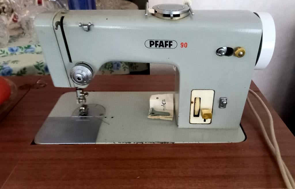 Machine a coudre Pfaff 90 avec son meuble, Ophalen, Gebruikt, Naaimachine, Pfaff