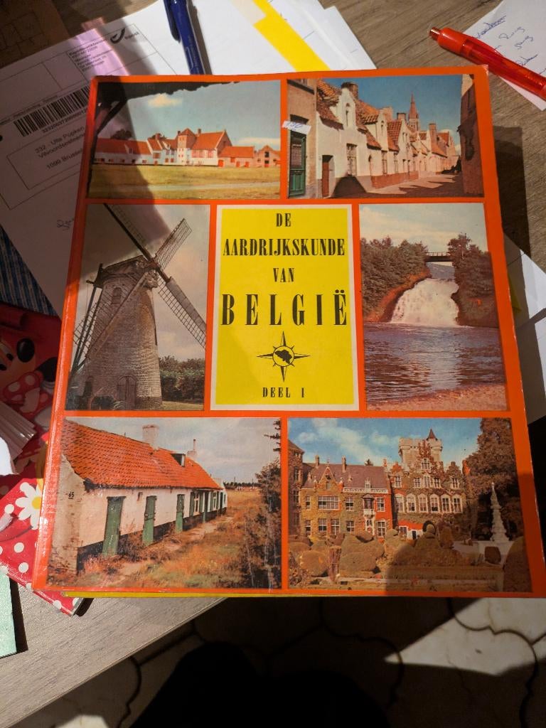 De aardrijkskunde van Belgie, Ophalen of Verzenden, Zo goed als nieuw, Prentenboek