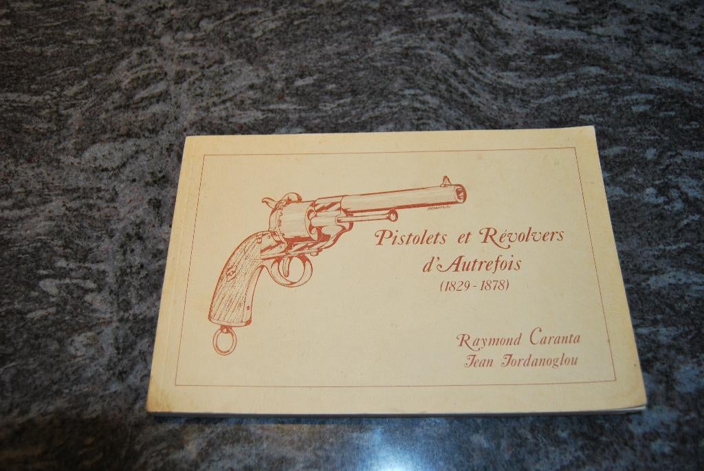 LIVRE PISTOLETS ET REVOLVERS  1829-1878, Collections, Objets militaires | Général, Enlèvement ou Envoi