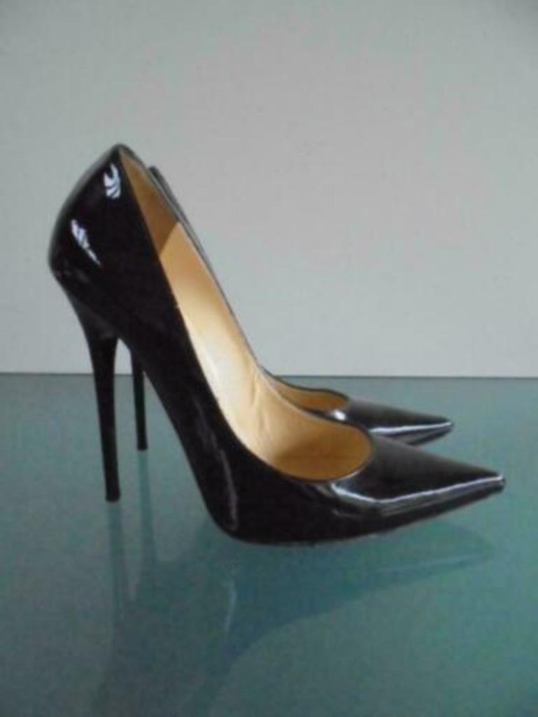 Gratis Verzenden | Jimmy Choo zwart lak hakken 38, Kleding | Dames, Schoenen, Verzenden, Zwart, Zo goed als nieuw, Schoenen met hoge hakken