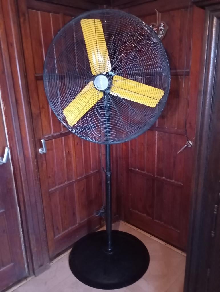 Ventilateur sur pied pour grande pièce ou hangard, Enlèvement, Utilisé