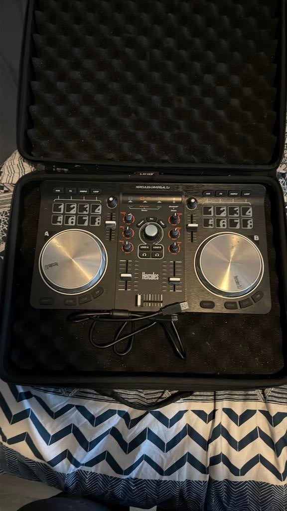 Hercules Universal DJ, Muziek en Instrumenten, Dj-sets en Draaitafels, Ophalen of Verzenden, Zo goed als nieuw
