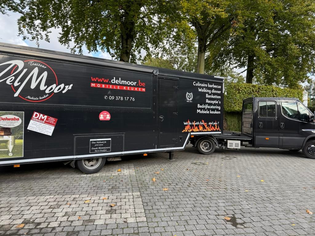 Tracteur avec remorque/cuisine mobile, Articles professionnels, Enlèvement