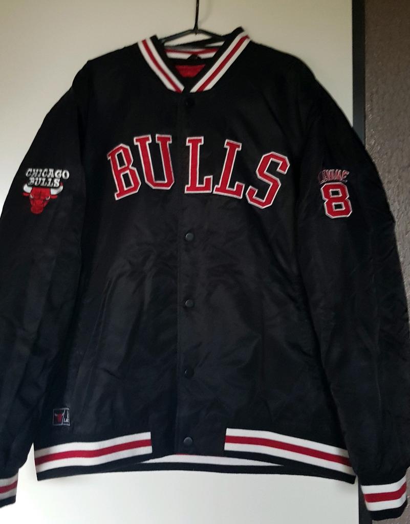 Veste NBA Chicago Bulls taille XL J'ai aussi celle-ci en pet, Enlèvement, Taille 56/58 (XL)