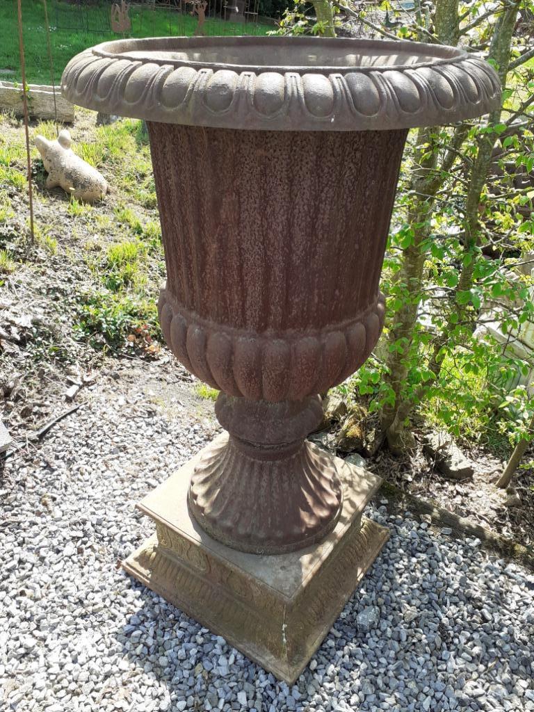 Superbe et grande vasque en fonte patinée rouille sur socle, Enlèvement, Utilisé