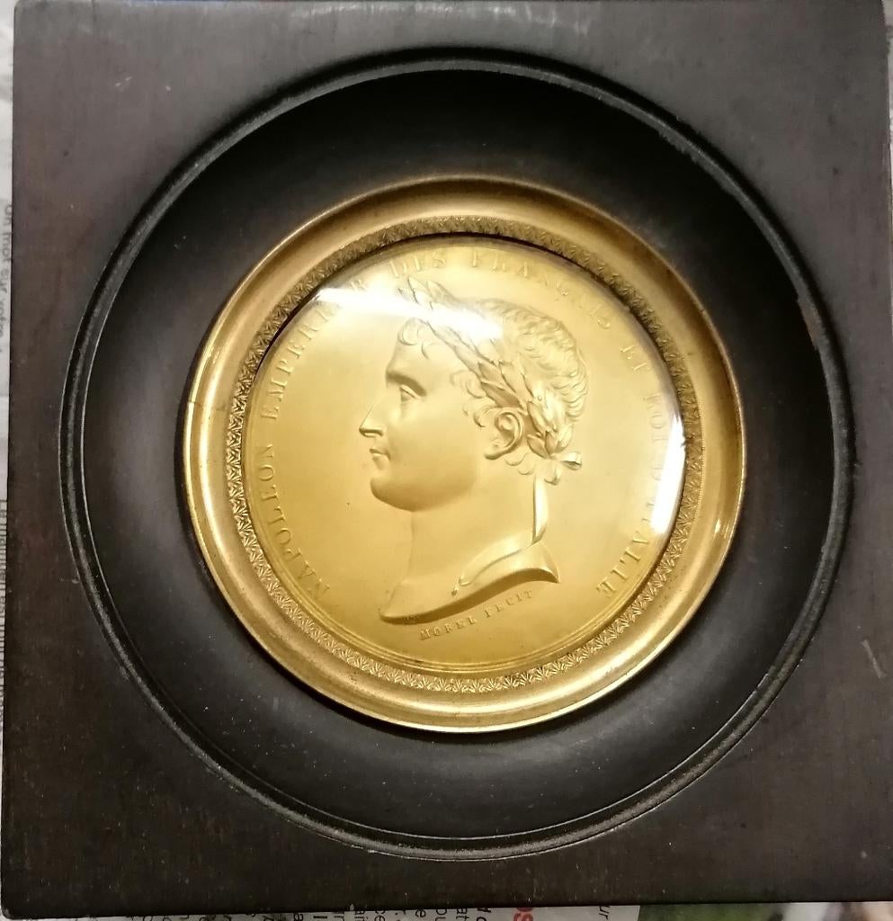Médaillon Bonaparte Empereur Napoléon FECIT, Antiquités & Art, Antiquités | Porcelaine, Envoi