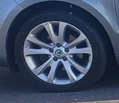 Jantes 17 Skoda superb, Pneus été, Pneu(s), Enlèvement, Utilisé