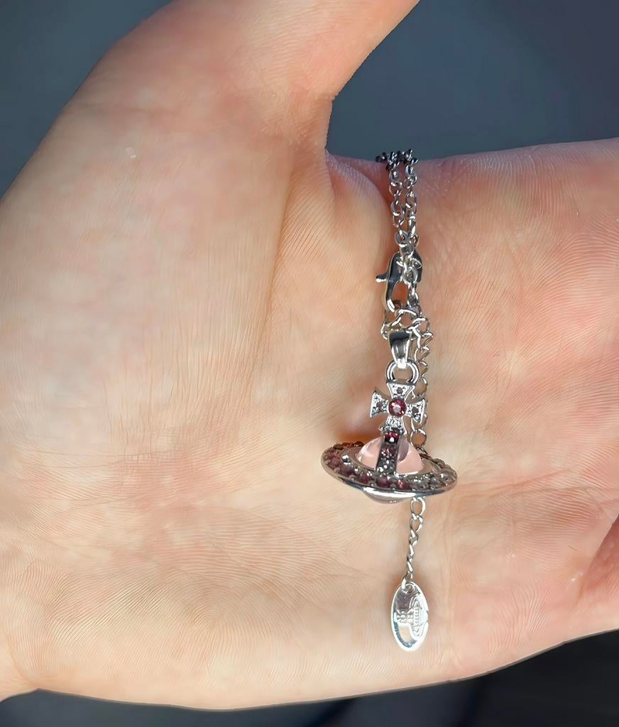 Collier vivienne westood boule rose, Bijoux, Sacs & Beauté, Enlèvement ou Envoi