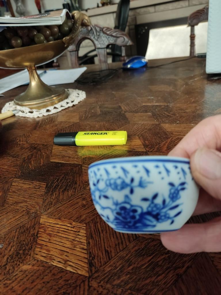 1 pochon en porcelaine de Tournai, Antiquités & Art, Antiquités | Porcelaine, Enlèvement ou Envoi