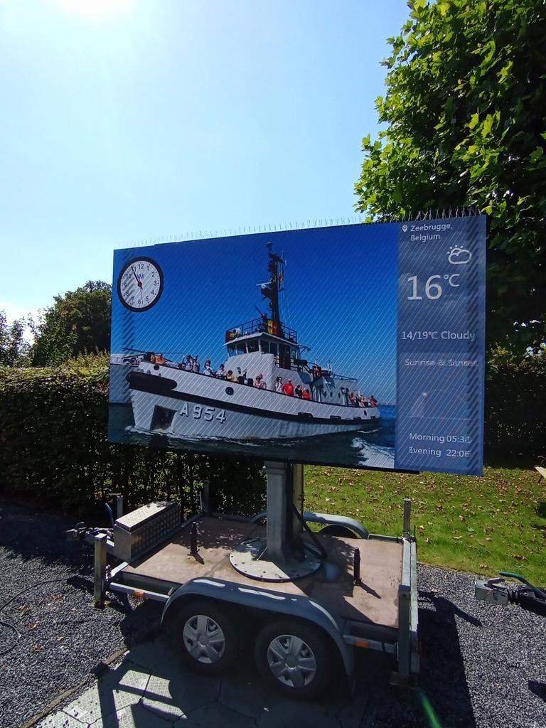 led scherm huren - trailer voor outdoor of modulair indoor, Audio, Tv en Foto, Professionele apparaten, Gebruikt, Tv en Weergevers