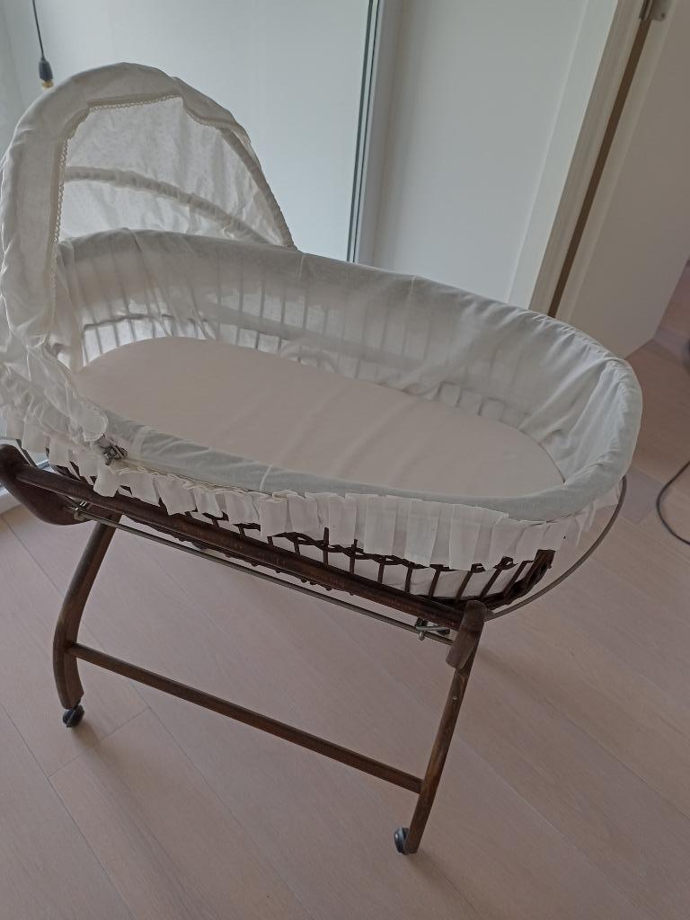 rotan kinderwiegje (incl matras en paar lakentjes), Ophalen, Gebruikt, Wieg